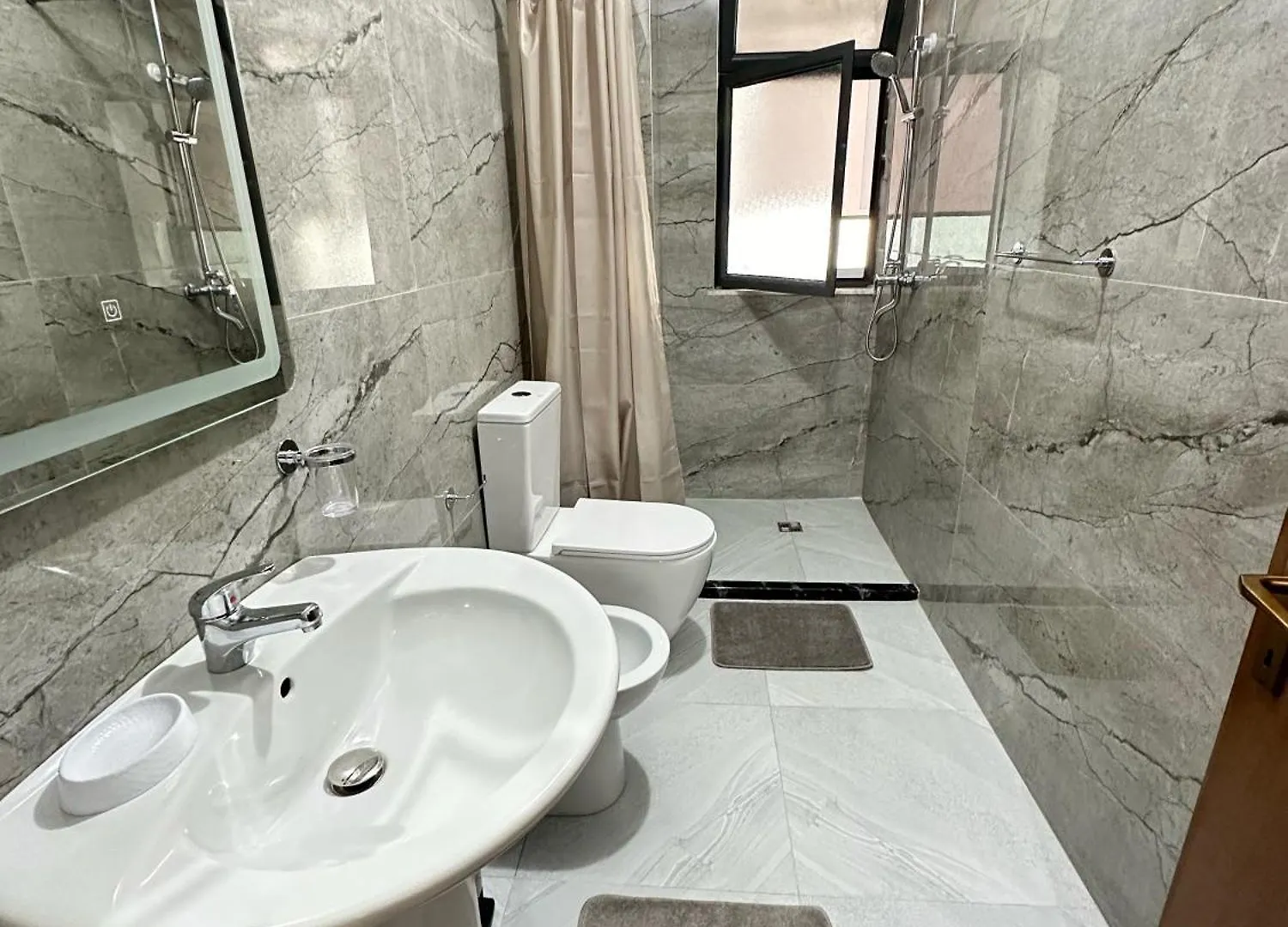 Flat In Tirana - Top Location Lejlighed